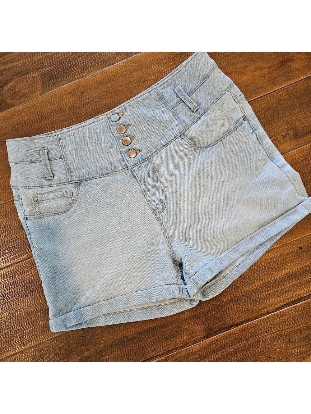 NEW LOOK HIGHWAIST LIGHTWASH ROLLED HEM DENIM SHORTS SIZE 8